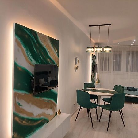 Emerald Apartman Apartment แซแก็ด ภายนอก รูปภาพ